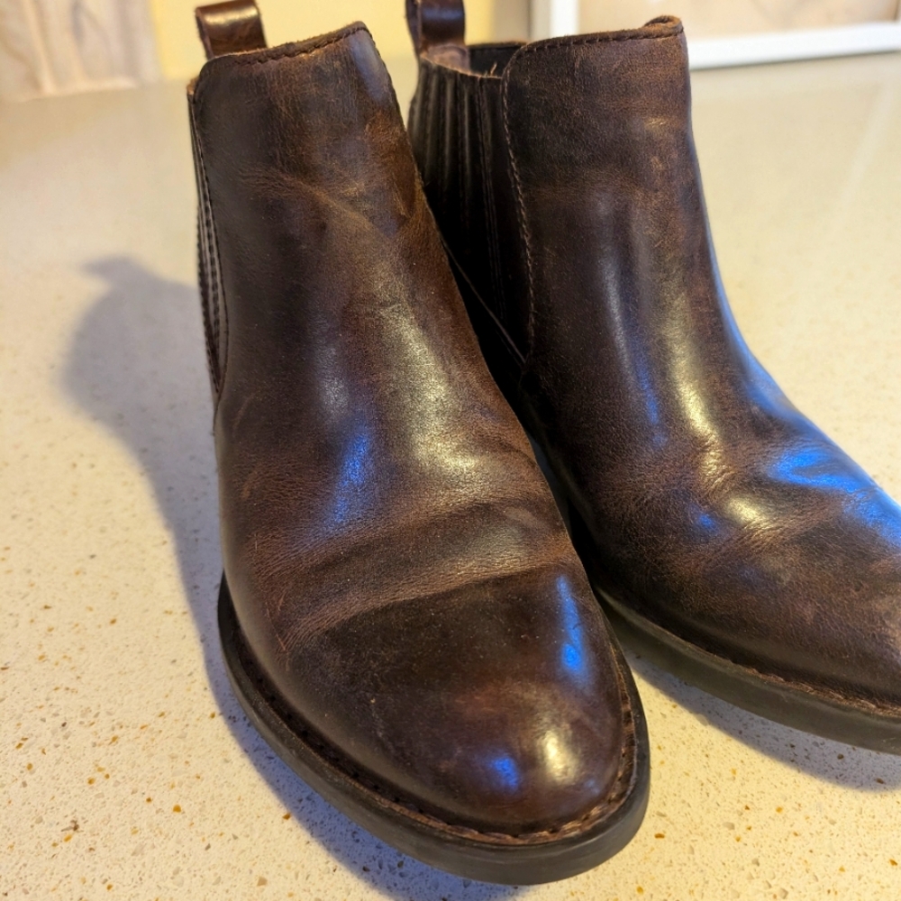 Born brand ankle leather boots